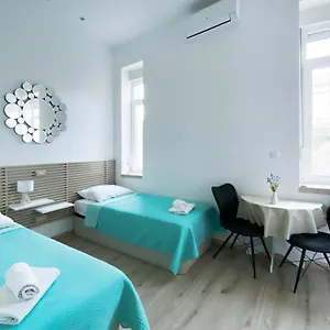https://studio-iris-on-rokova-street-5-min-walk-to-the-old-town.splithotels.org