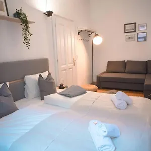 https://cosy-and-spacious-apartment-in-the-heart-of-innsbruck.soldenhotels.net