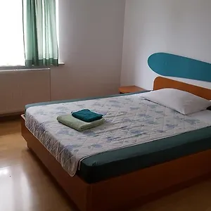 verificați disponibilitatea