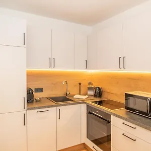 https://apartments-ella.ischgl-hotels.net